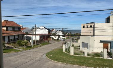 Casa en alquiler temporario - 4 Dormitorios 2 Baños - Mar del Plata