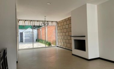 Casa en Venta Fracc Bosques de Encinos, cerca carretera México Toluca