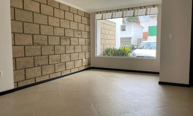 Casa en Venta Fracc Bosques de Encinos, cerca carretera México Toluca