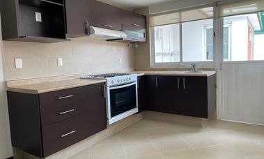 Casa en Venta Fracc Bosques de Encinos, cerca carretera México Toluca