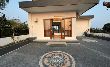 Villa Tropis Minimalis Dekat Pantai di Banjarangkan Klungkung