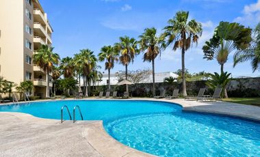 Amplio Condominio de 4 Recámaras en Orquídeas Flamingos – Comunidad Cerrada con Alberca, Tenis y Cuotas de Mantenimiento Bajas en Nuevo Vallarta