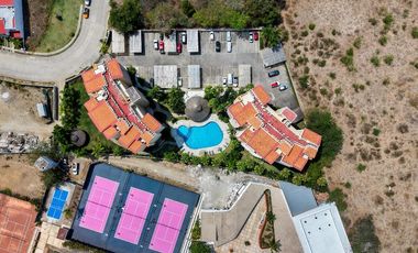 Amplio Condominio de 4 Recámaras en Orquídeas Flamingos – Comunidad Cerrada con Alberca, Tenis y Cuotas de Mantenimiento Bajas en Nuevo Vallarta