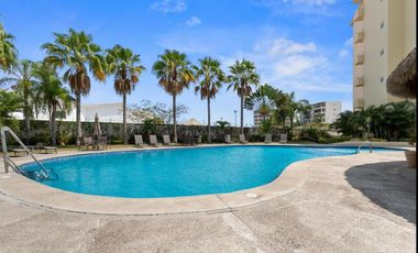 Amplio Condominio de 4 Recámaras en Orquídeas Flamingos – Comunidad Cerrada con Alberca, Tenis y Cuotas de Mantenimiento Bajas en Nuevo Vallarta