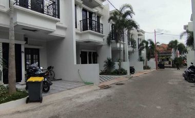 Rumah Modern classic Dalam  Cluster Jagakarsa  Jakarta Selatan