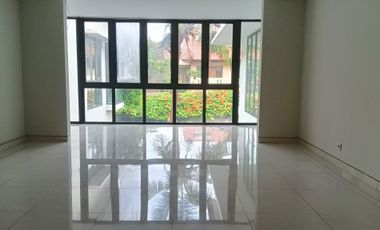 Rumah cozy halaman luas dekat fasilitas umum di Cipete