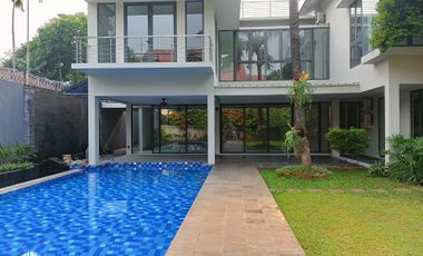Rumah cozy halaman luas dekat fasilitas umum di Cipete