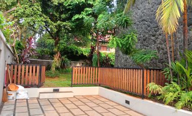 Rumah cozy halaman luas dekat fasilitas umum di Cipete