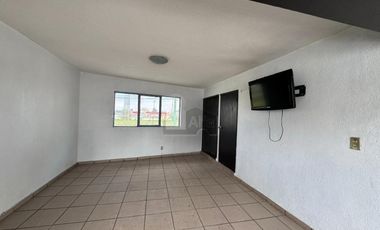 Gran oportunidad sobre Av. Las Torres | Edificio ideal para negocio