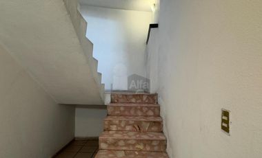 Gran oportunidad sobre Av. Las Torres | Edificio ideal para negocio