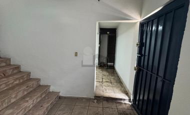 Gran oportunidad sobre Av. Las Torres | Edificio ideal para negocio