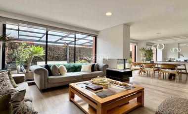 Casa moderna con espacios únicos y gran zona verde en Palos Verdes