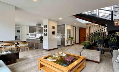 Casa moderna con espacios únicos y gran zona verde en Palos Verdes