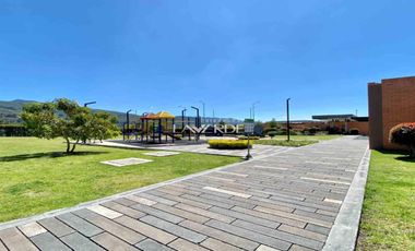 Casa moderna con espacios únicos y gran zona verde en Palos Verdes