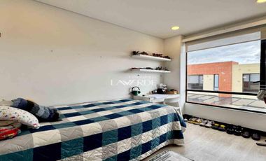 Casa moderna con espacios únicos y gran zona verde en Palos Verdes