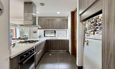 Casa moderna con espacios únicos y gran zona verde en Palos Verdes