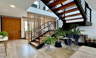 Casa moderna con espacios únicos y gran zona verde en Palos Verdes