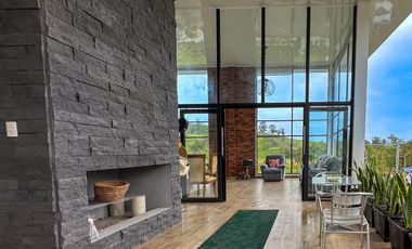 Finca en Venta Baeza provincia Napo 7 Hectáreas con 3 Casas y Laguna privada