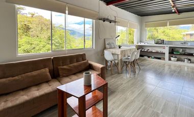 Finca en Venta Baeza provincia Napo 7 Hectáreas con 3 Casas y Laguna privada