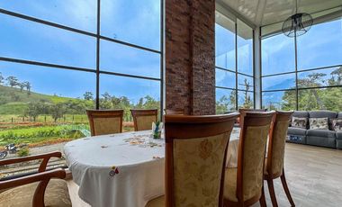 Finca en Venta Baeza provincia Napo 7 Hectáreas con 3 Casas y Laguna privada