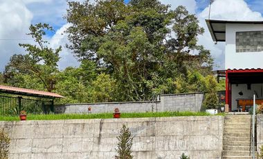 Finca en Venta Baeza provincia Napo 7 Hectáreas con 3 Casas y Laguna privada