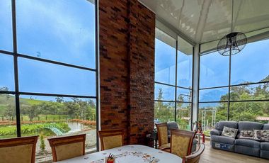 Finca en Venta Baeza provincia Napo 7 Hectáreas con 3 Casas y Laguna privada