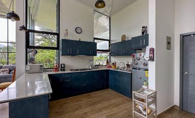 Finca en Venta Baeza provincia Napo 7 Hectáreas con 3 Casas y Laguna privada