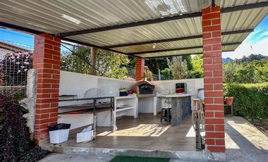 Finca en Venta Baeza provincia Napo 7 Hectáreas con 3 Casas y Laguna privada