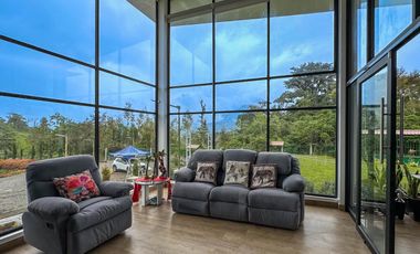 Finca en Venta Baeza provincia Napo 7 Hectáreas con 3 Casas y Laguna privada