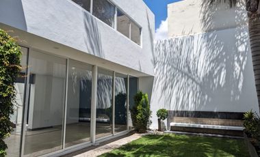 CASA EN RENTA EN PLAZUELAS DE ZEREZOTLA,  PARA PERSONAS DE 3A EDAD CON ELEVADOR