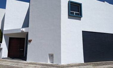 CASA EN RENTA EN PLAZUELAS DE ZEREZOTLA,  PARA PERSONAS DE 3A EDAD CON ELEVADOR