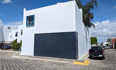 CASA EN RENTA EN PLAZUELAS DE ZEREZOTLA,  PARA PERSONAS DE 3A EDAD CON ELEVADOR