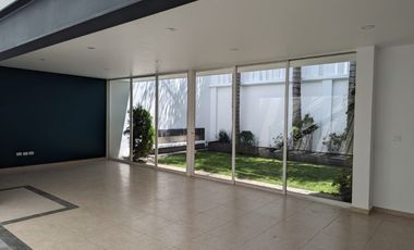 CASA EN RENTA EN PLAZUELAS DE ZEREZOTLA,  PARA PERSONAS DE 3A EDAD CON ELEVADOR