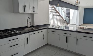 CASA EN RENTA EN PLAZUELAS DE ZEREZOTLA,  PARA PERSONAS DE 3A EDAD CON ELEVADOR