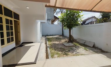 Rumah Bisa Untuk Kantor Di Griya Indah Jl. Godean  KM 3 Dekat UGM