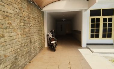 Rumah Bisa Untuk Kantor Di Griya Indah Jl. Godean  KM 3 Dekat UGM