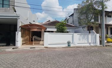 Rumah Bisa Untuk Kantor Di Griya Indah Jl. Godean  KM 3 Dekat UGM