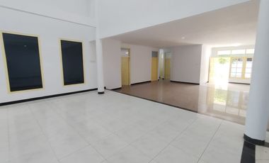 Rumah Bisa Untuk Kantor Di Griya Indah Jl. Godean  KM 3 Dekat UGM