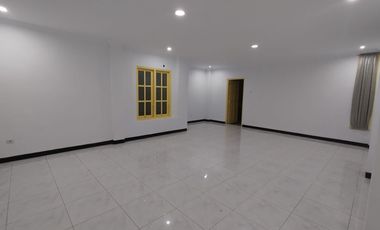 Rumah Bisa Untuk Kantor Di Griya Indah Jl. Godean  KM 3 Dekat UGM