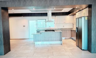 Casa en RENTA en el campestre