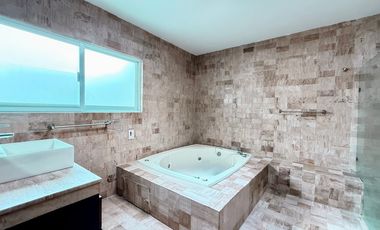 Casa en RENTA en el campestre