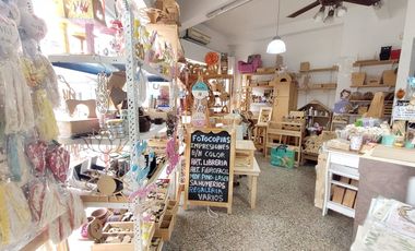 Local comercial en esquina sobre avenida