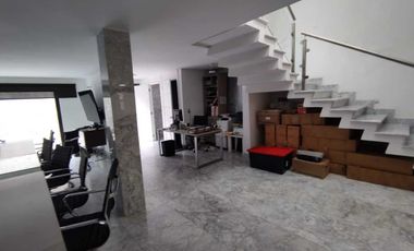 Casa Remodelada con Acabados Premium