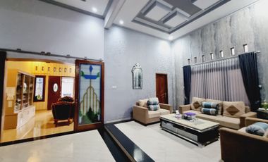 Rumah Mewah 1.5 Lt Luas Akses  Lebar Jln Utama Solo