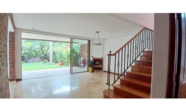 Venta Casa en El Poblado Alto con Jardín Privado. 2 Niveles