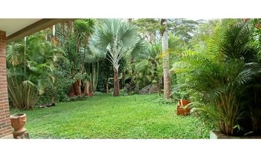 Venta Casa en El Poblado Alto con Jardín Privado. 2 Niveles