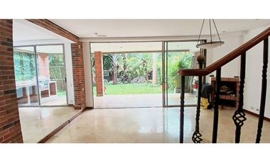 Venta Casa en El Poblado Alto con Jardín Privado. 2 Niveles