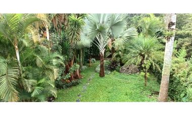 Venta Casa en El Poblado Alto con Jardín Privado. 2 Niveles