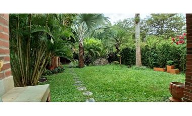 Venta Casa en El Poblado Alto con Jardín Privado. 2 Niveles