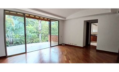 Venta Casa en El Poblado Alto con Jardín Privado. 2 Niveles